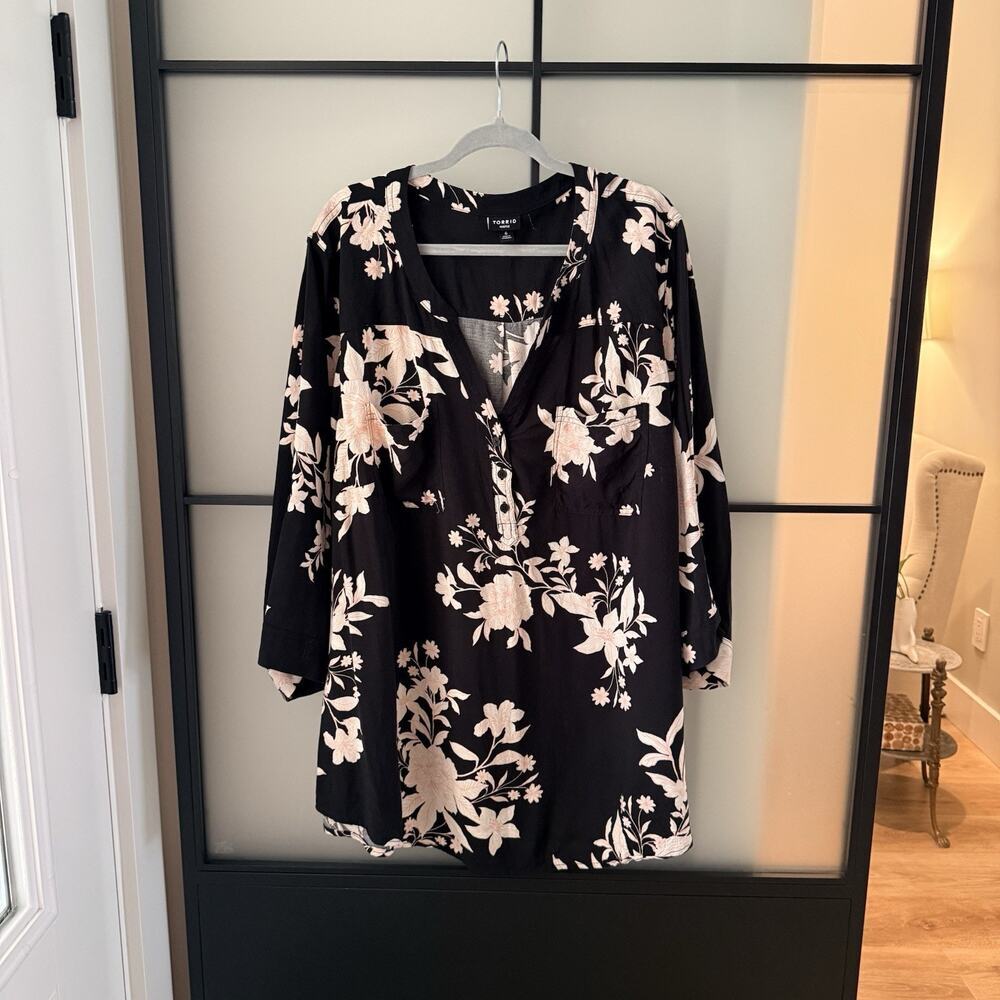 Torrid Harper Blouse 6 6X Black Pink Floral Long Sleeve Button Front Top